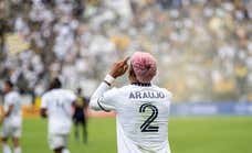 El Barcelona confirma la llegada de Julián Araujo al filial