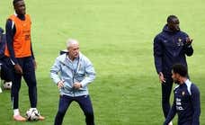 Deschamps se revuelve por el '«aburrimiento» de Francia mientras preocupa el nivel de Griezmann y la visión de Mbappé