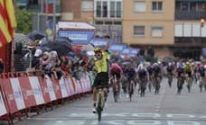 Marianne Vos se luce en la lluvia para lograr su triplete en La Vuelta